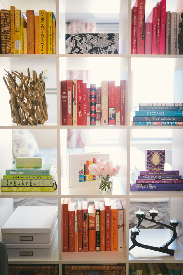 organizing-books-by-color