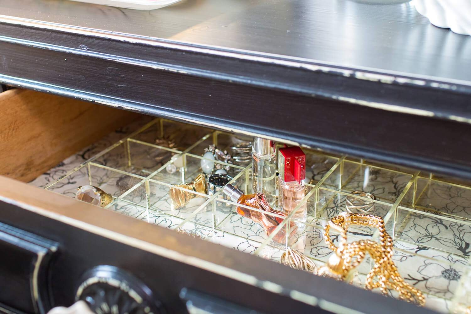 vanity with jewelry storage