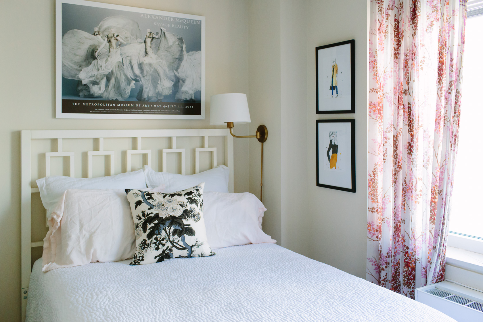 NYC studio apartment home tour featured by top US interior design York Avenue: bedroom side