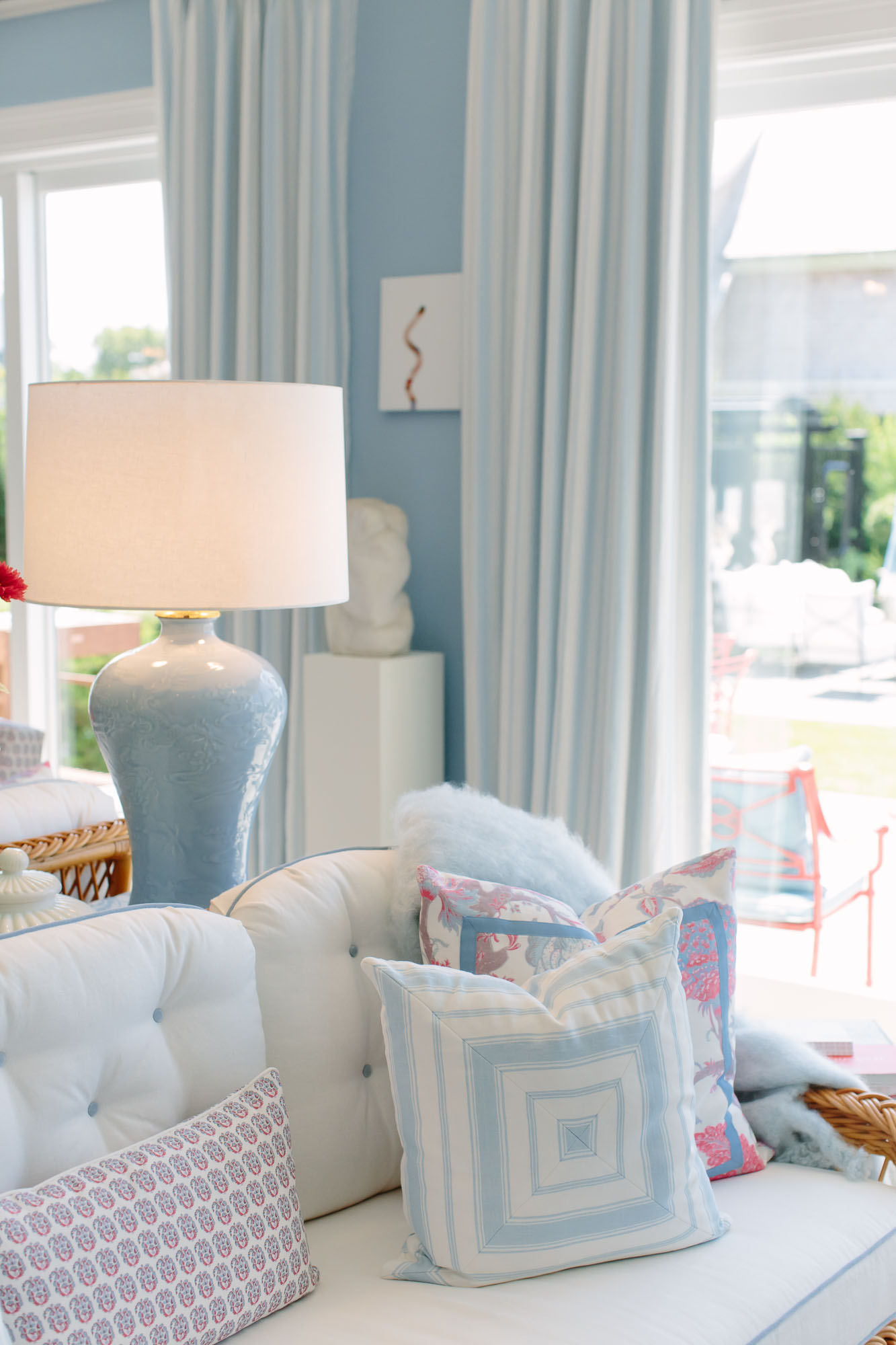 2019 Hampton Designer Showhouse featured by top US style blog, York Avenue: image of Alessandra Branca living room at the 2019 Hampton Designer Showhouse