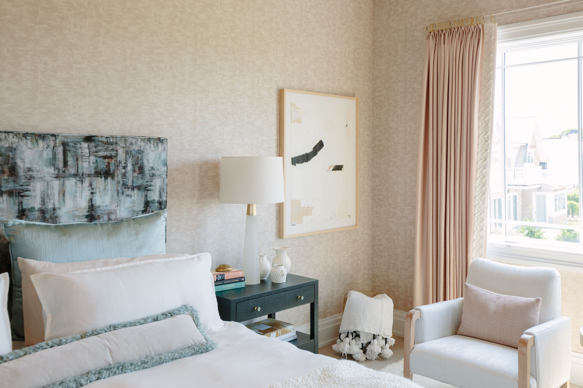 2019 Hampton Designer Showhouse featured by top US style blog, York Avenue: image of Morgan Harrison Home bedroom at the 2019 Hampton Designer Showhouse